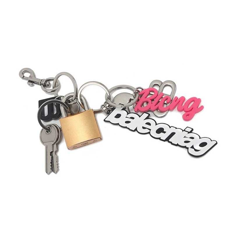 Keychains Lanyards Fashionable metal interesting lock design keychain personalized rdy shaped key accessory suitable for daily carrying H250217