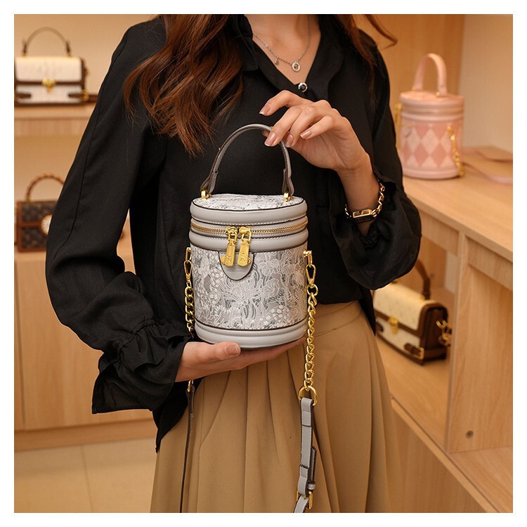 Popular Printed Cydrical For Women's New Fashion Trend High-End Tion Internet Red Portable Bucket Bag