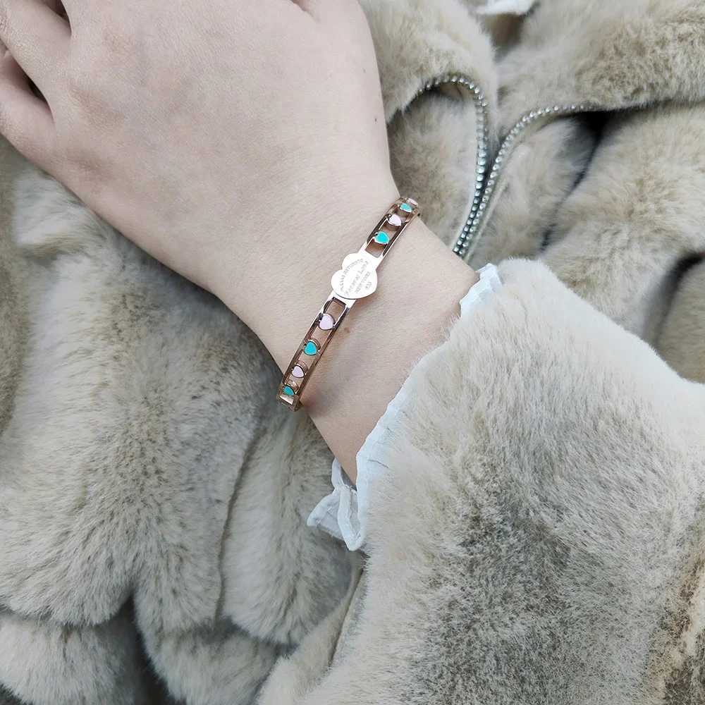 Bangle Stainless Steel Bracelet for Women Heart Shape Bracelets Hollow Design Bangles Womens Jewelry Birthday Gifts wholesale H250115