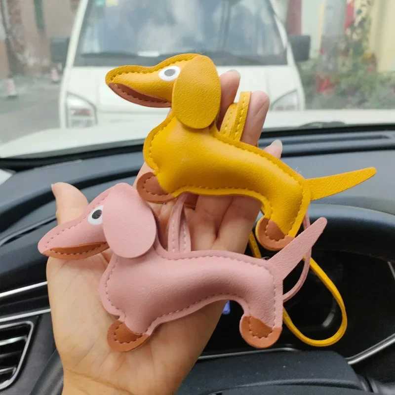 Keychains Lanyards 2025 Fashion Car Dachshund Dog Keychain PU Leather For Women Bag Pendant Jewelry Trinket Key Ring Holder Gift H250115