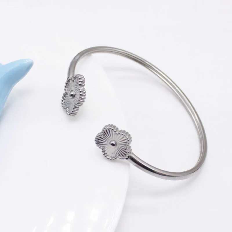 Bangle Original stainless steel five leaf flower plant petal bracelet for girls jewelry womens birthday H250115