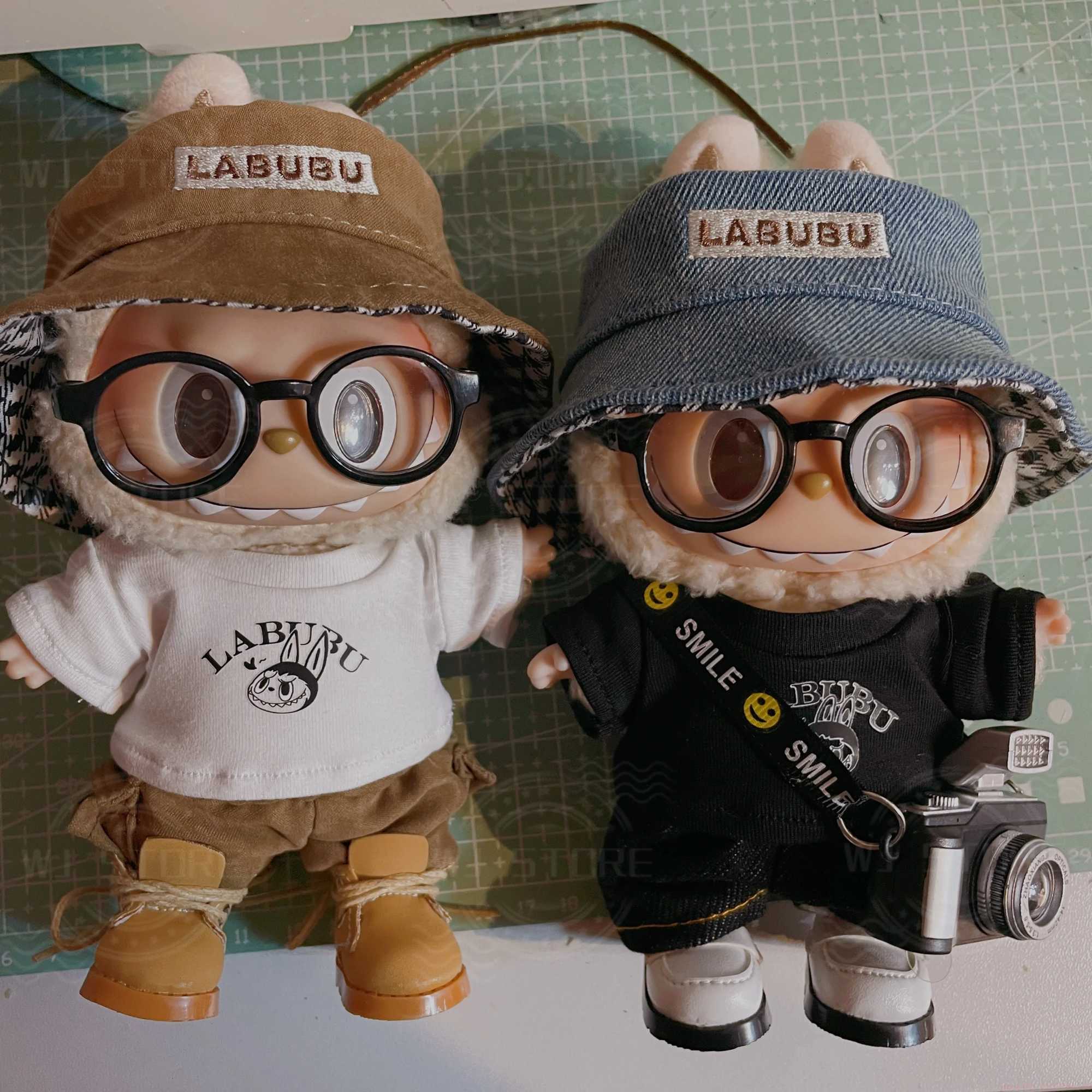 Doll Apparel New Arrival Monster Labubu Series Light Clothes Suit Bag Pants Shoes Camera Hat 1/2 Nd Cute Toys Birthday Gifts H250116 ZSXQ