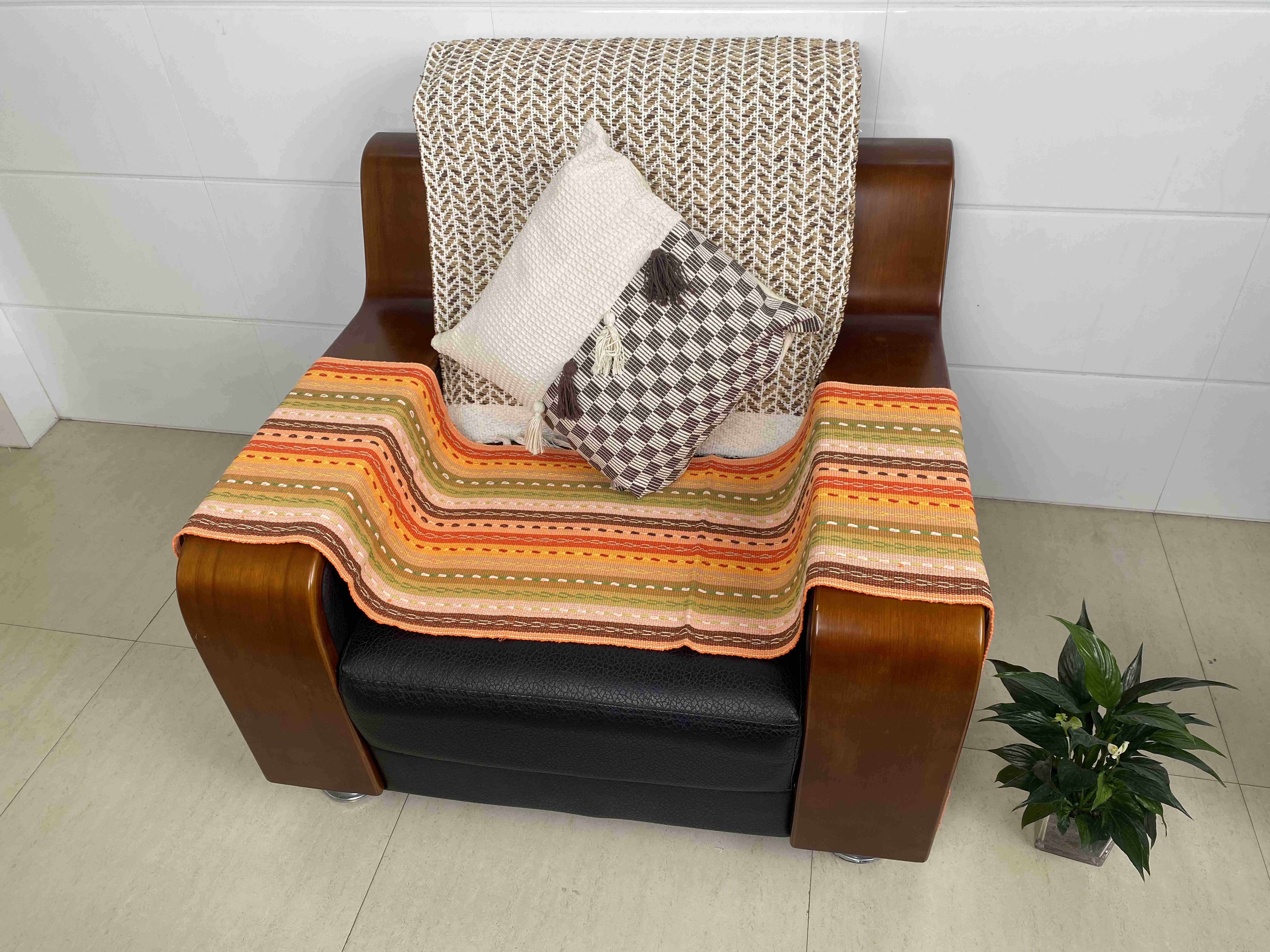 Chic Living Room Accent Cushions Comfortable and Long-Lasting Fabric with Natural Look