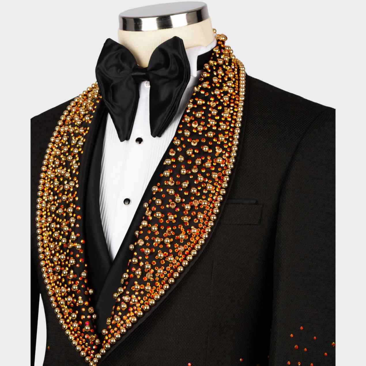 Handsome Customized Slim Fit Groom Tuxedos Designer New Fashions Mens Jackets Beading One Button Business Shawl Lapel Casual Pockets Bridegroom Tailor