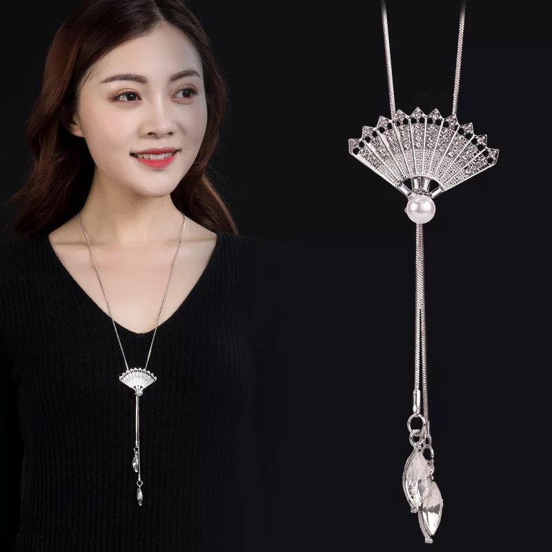 Sophisticated Statement Accessory: Versatile Charm Earrings with Shimmering Stones and Delicate Pearl Touches