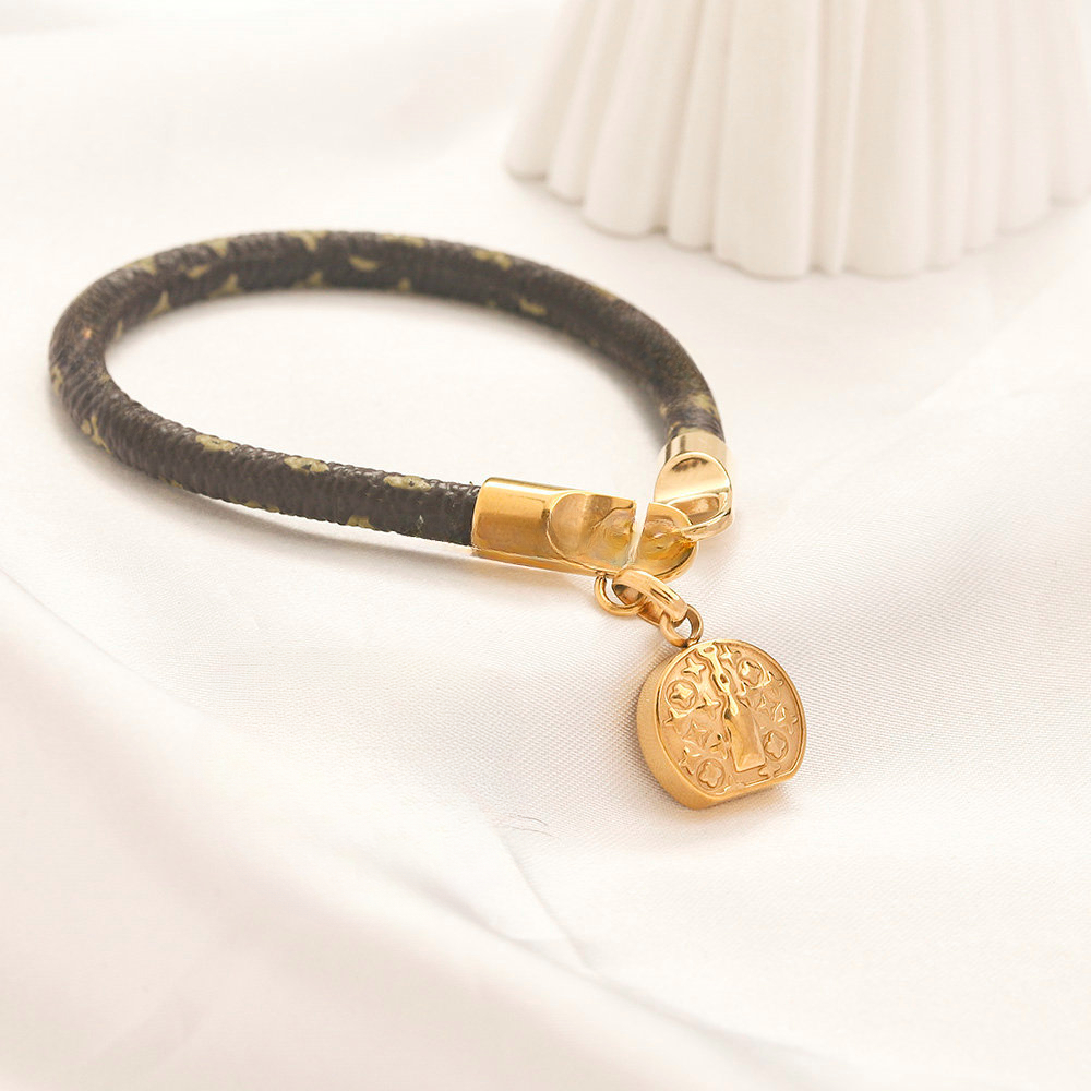 Designer Bracelet Classic Letter Love Bracelet Women Bracelets Gold Bangle Luxury Jewelry Women Lovers Gift