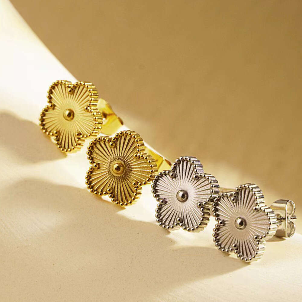 Internet celebrity temperament stainless steel lucky clover for women, versatile and fashionable high-end wer earrings accessories
