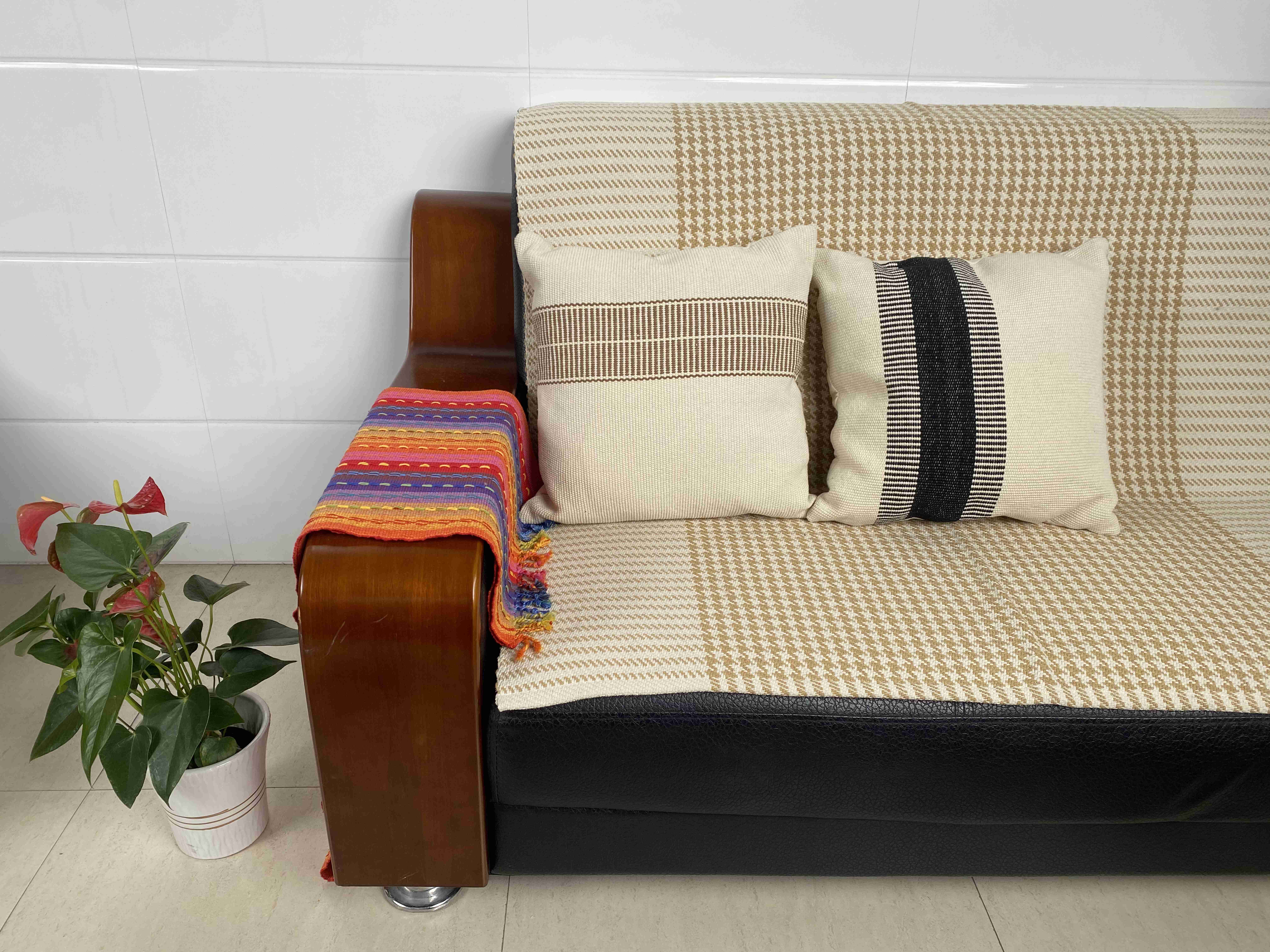 Chic Living Room Accents - Versatile & Long-Lasting Fabric Cushions with Natural Textured Finish