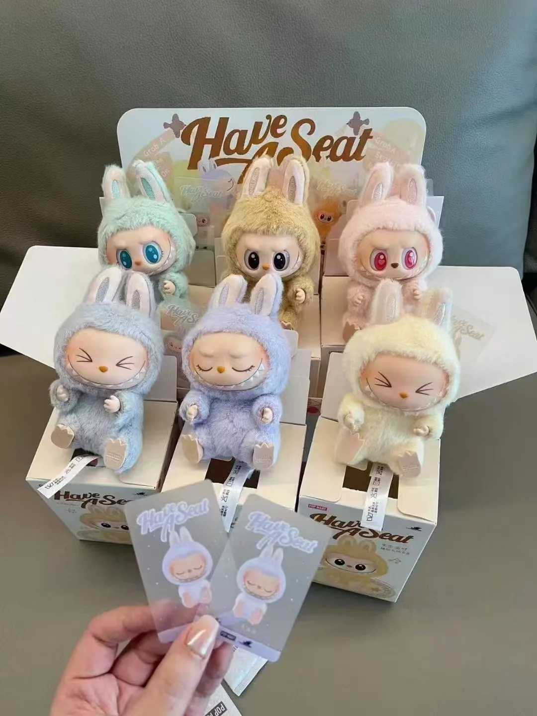 Dolls High Quality Replica Labub V2 15cm The Monsters Toy Cardiac Macarone Gifts Bag Figure Keychain Y2502217RI8