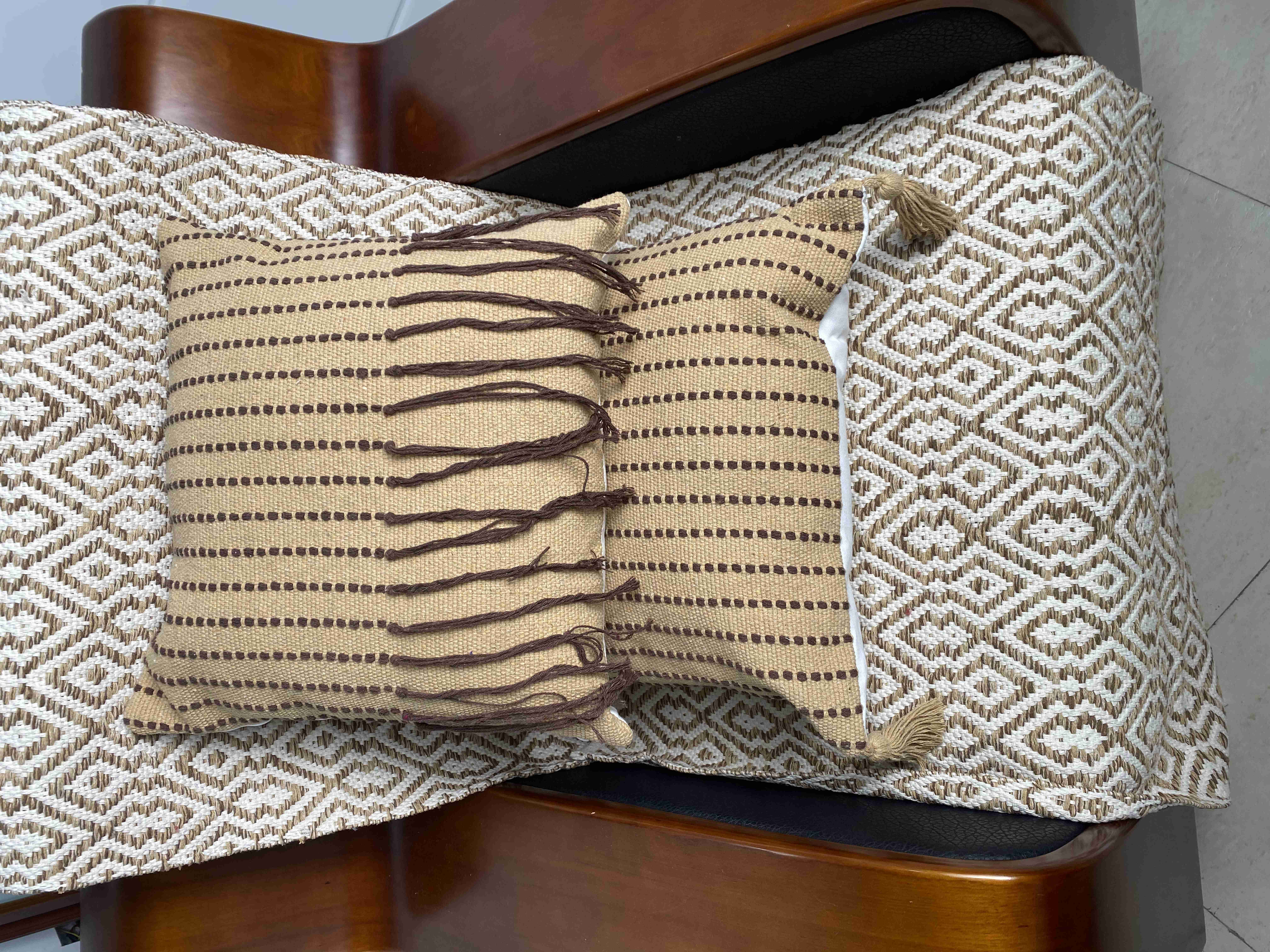 Living Room Essentials Elegant Breathable Fabric Cushions with Handwoven Design