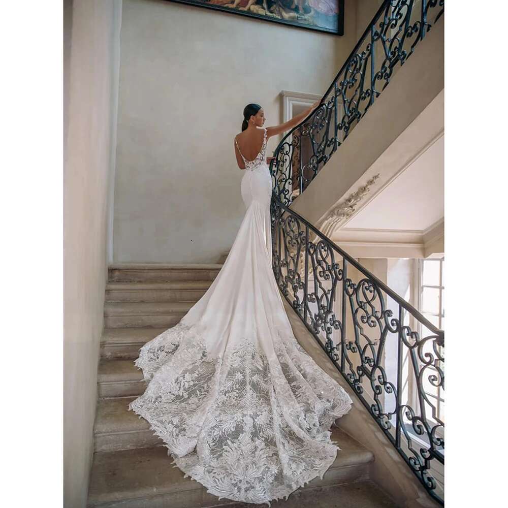 Sexy V Neckline 2 in 1 Mermaid Wedding Lace Appliques Fringed Sleeveless Dress Custom Train Removable Bridal Dresses