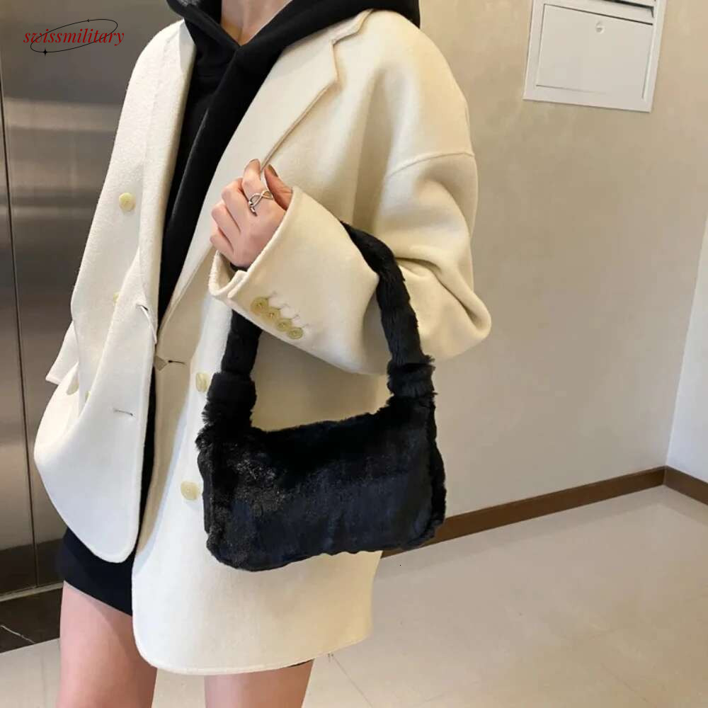 New Trendy Fashionable and Girls Handheld Plush Bag swissmilitary