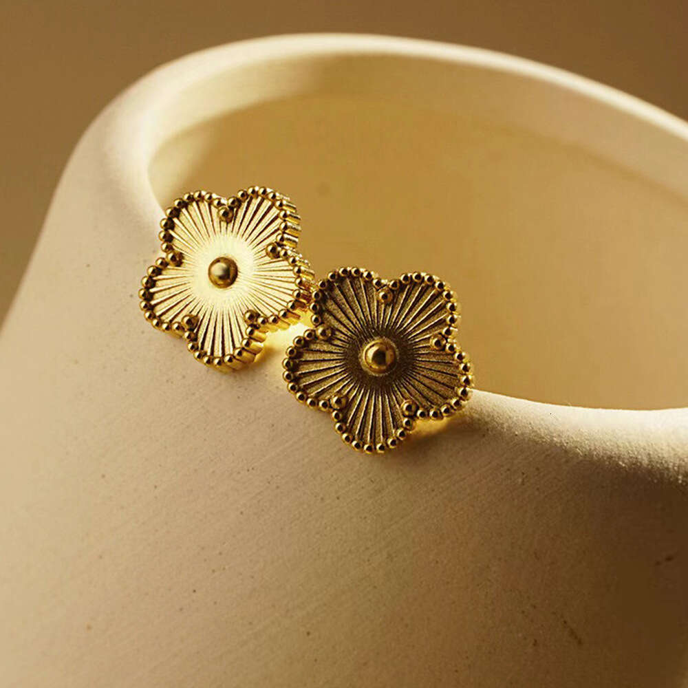 Internet celebrity temperament stainless steel lucky clover for women, versatile and fashionable high-end wer earrings accessories