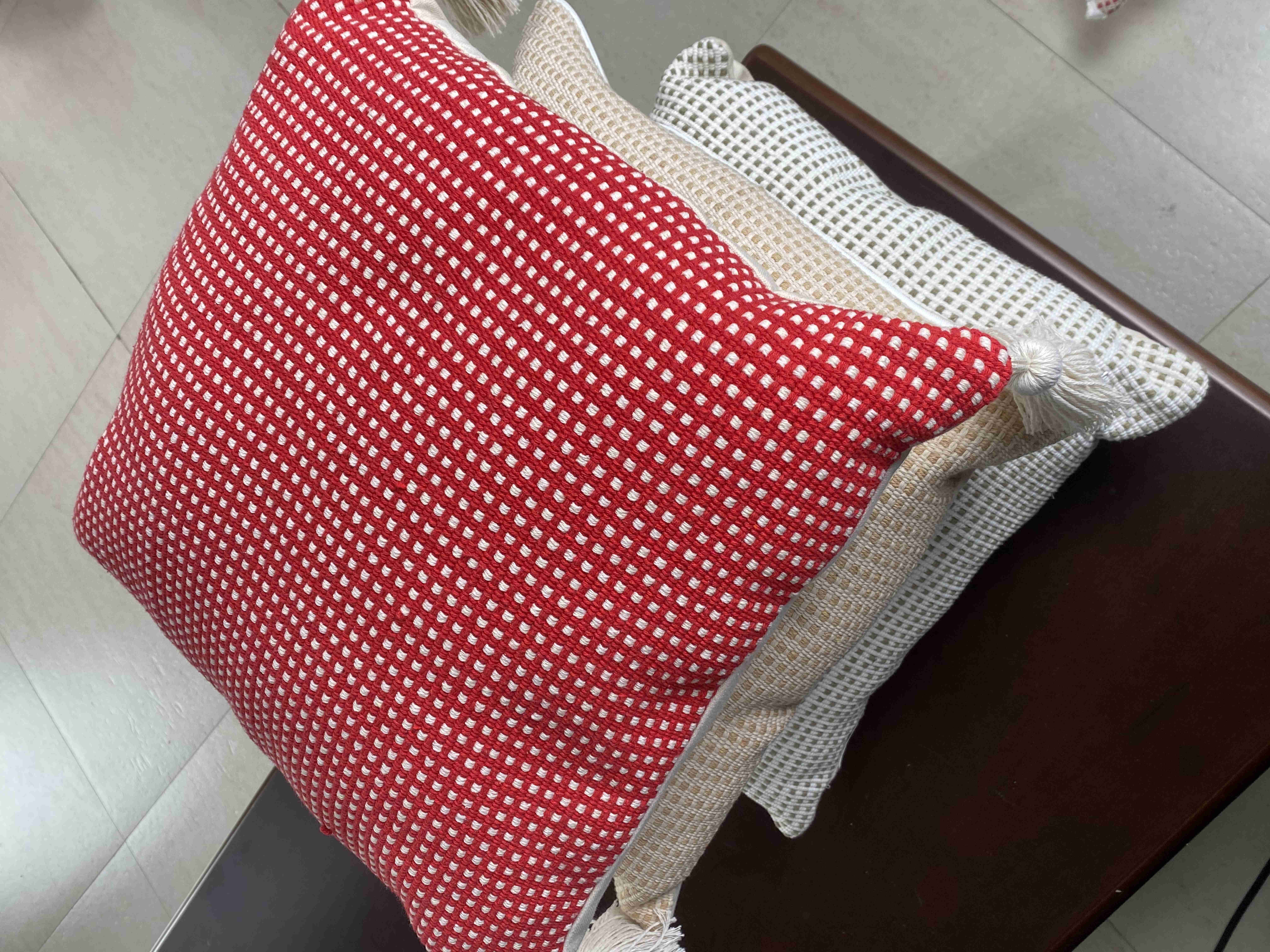 Elegant Chic Texture Cushions - Stylish and Resilient Furniture Accessories