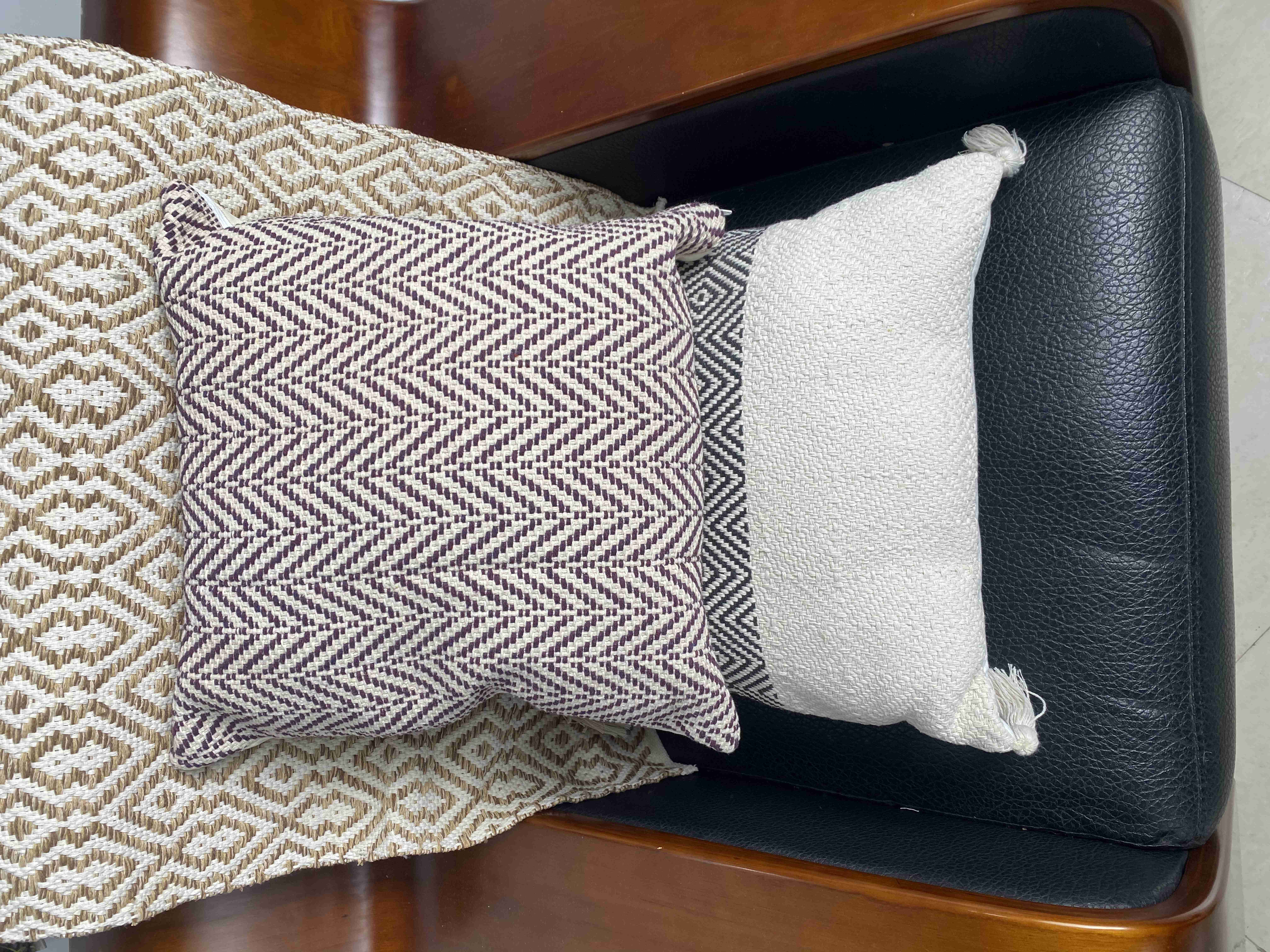 Elegant Fabric Cushion Set for Living Rooms - Comfortable and Timeless Style