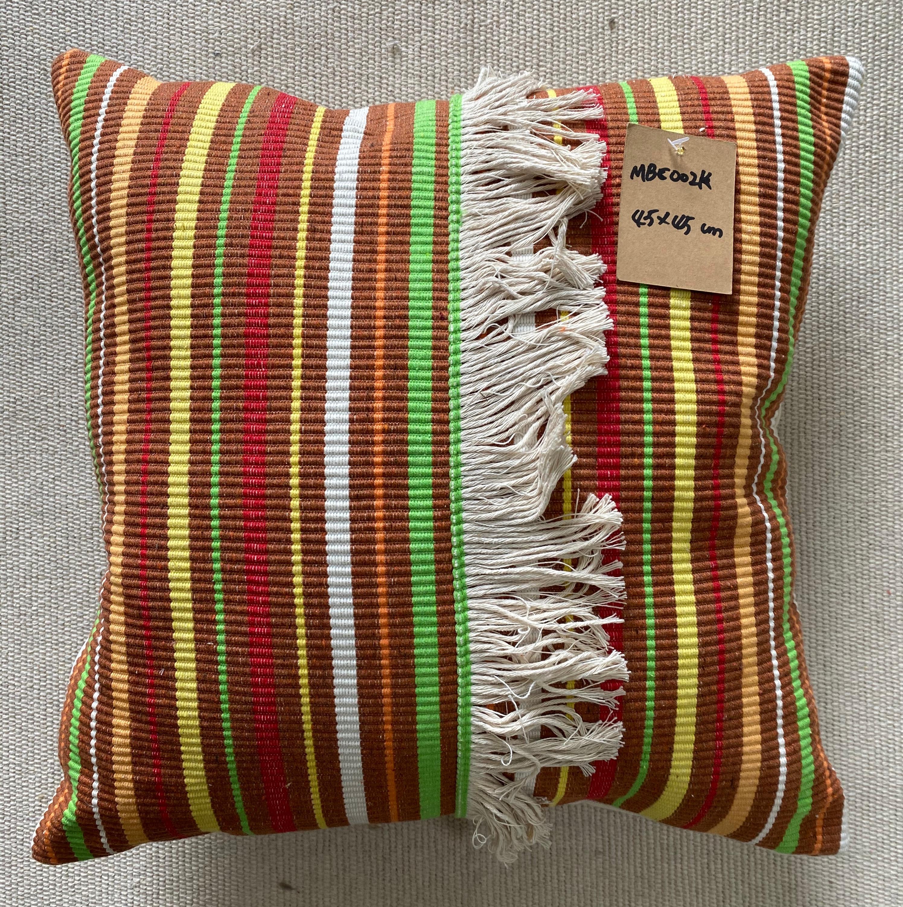 Durable Versatile Fabric Cushions - Perfect for Chic Living Room Decor with Natural Textures