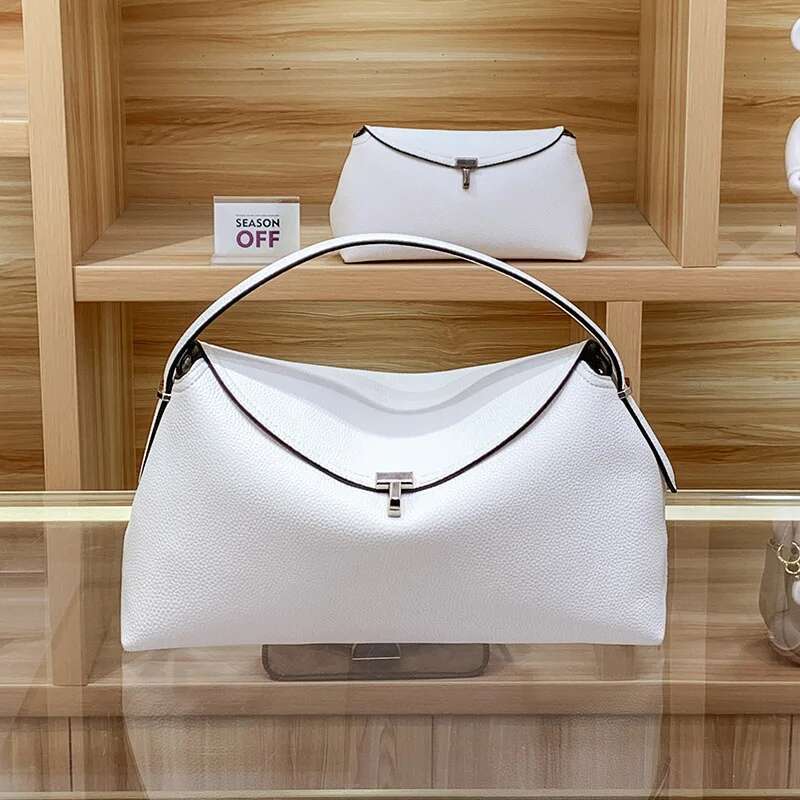 Niche High-End T-Lock Large-Capacity Shoulder Messenger Versatile Commuter Handbag Underarm Bag Female