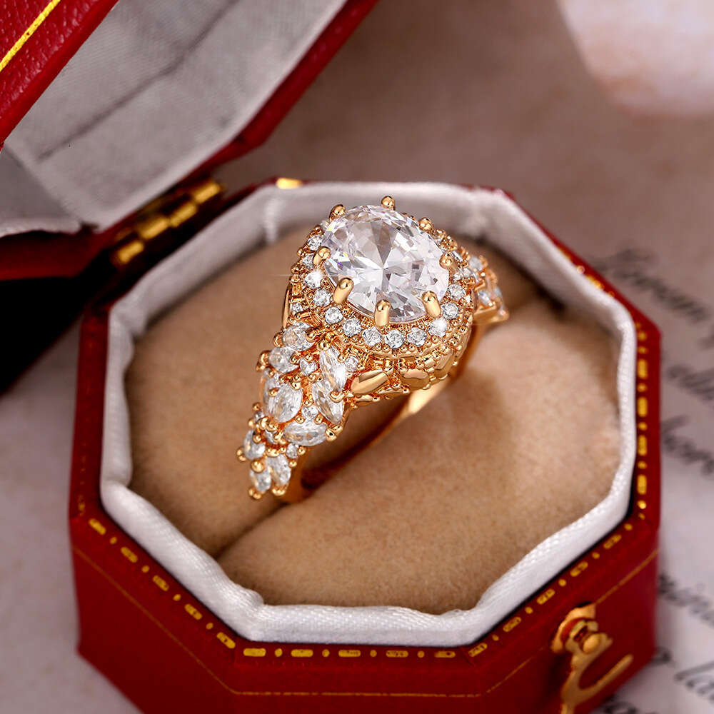 Luxurious Zircon Women's Full Diamond Micro Inlaid Wedding Ring