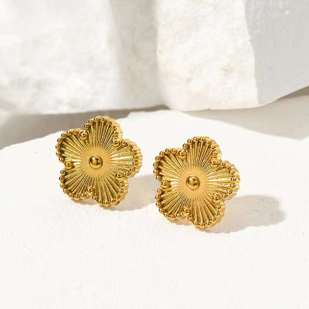 Internet celebrity temperament stainless steel lucky clover for women, versatile and fashionable high-end wer earrings accessories