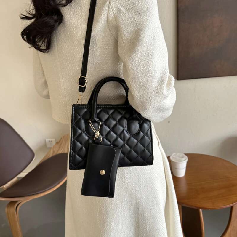 PU Solid Dia Grid Handbag With Wide Strap And Single Shoulder Crossbody Bag