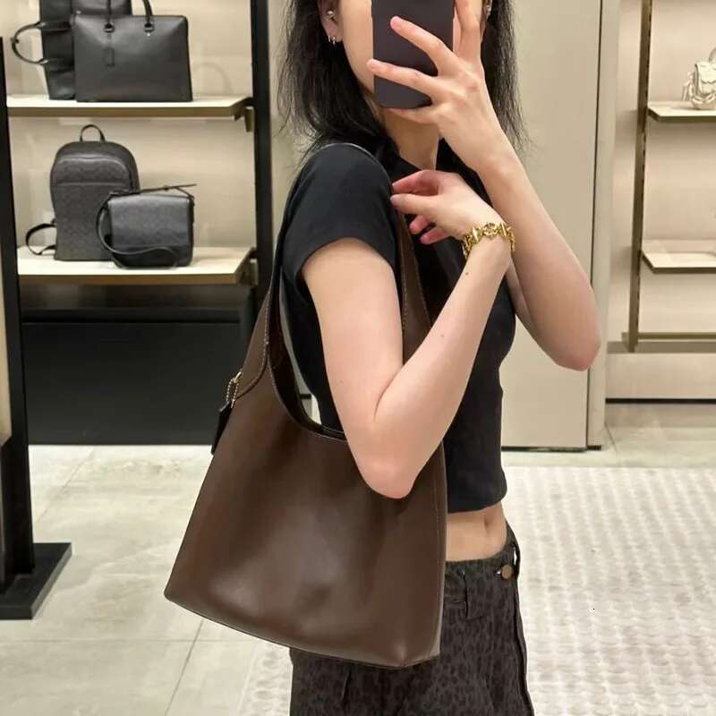 2025 New Women's Simple Large Capacity Tote Versatile Commuting Underarm Single Shoulder Bag Motorcycle Equipment Ac motorcycle bag
