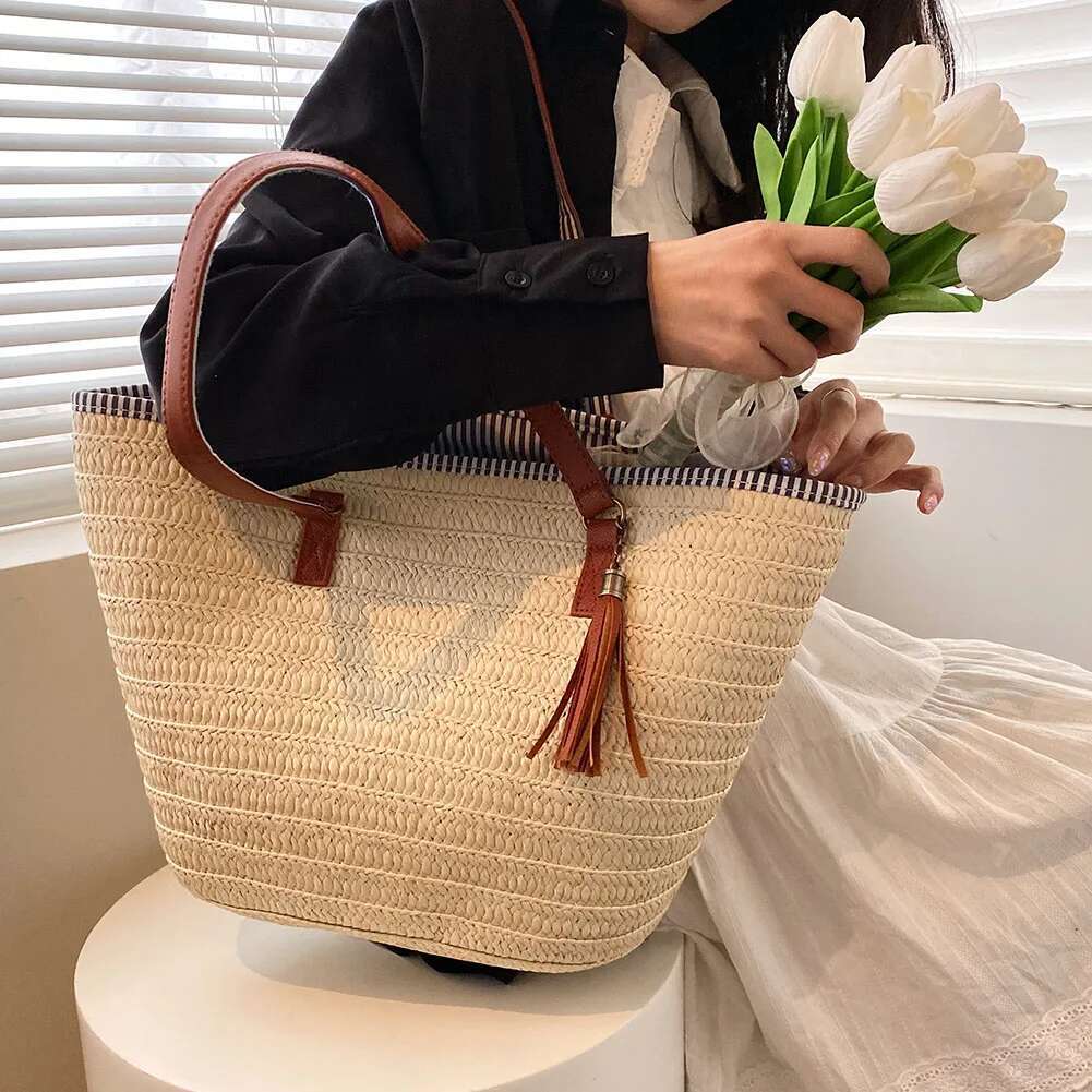 Handmade Summer Handbags Straw Weaving Tote Bag Hand-Woven Fashion Underarm Large Capacity Beach Shoulder Bags with Tassels
