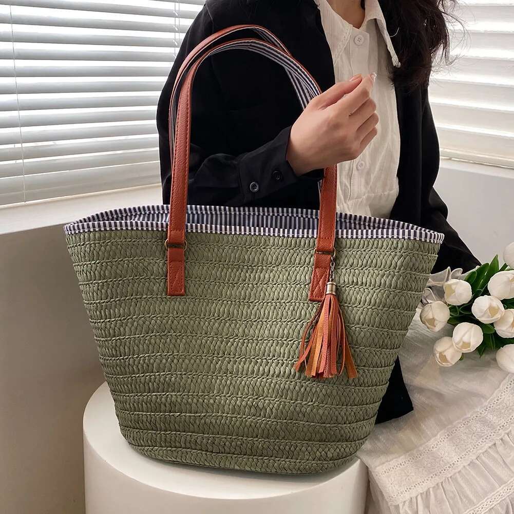 Handmade Summer Handbags Straw Weaving Tote Bag Hand-Woven Fashion Underarm Large Capacity Beach Shoulder Bags with Tassels