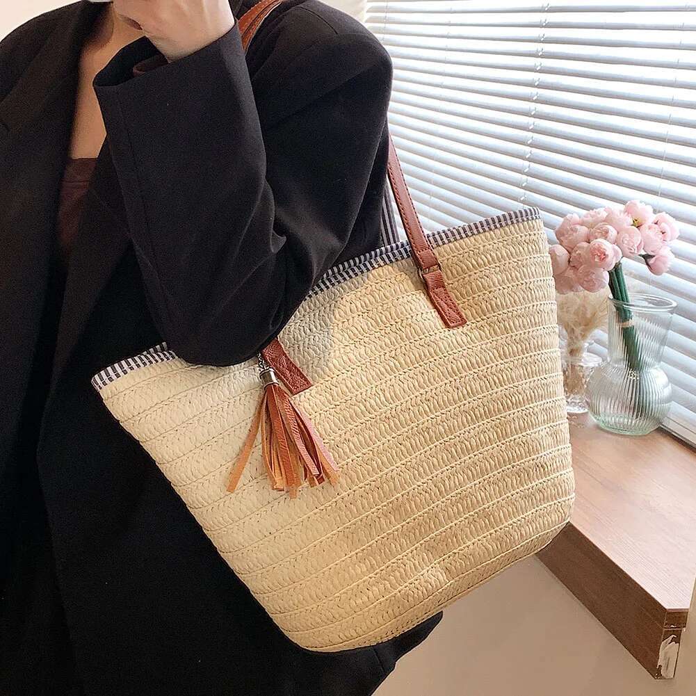 Handmade Summer Handbags Straw Weaving Tote Bag Hand-Woven Fashion Underarm Large Capacity Beach Shoulder Bags with Tassels