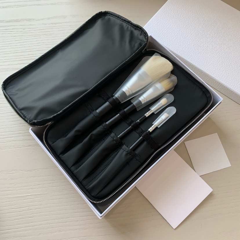 Designer D Make up Brushes 4pcs Double layered makeup bag powder Eye Shadow Professional cosmetic Brush Set Highest Quality