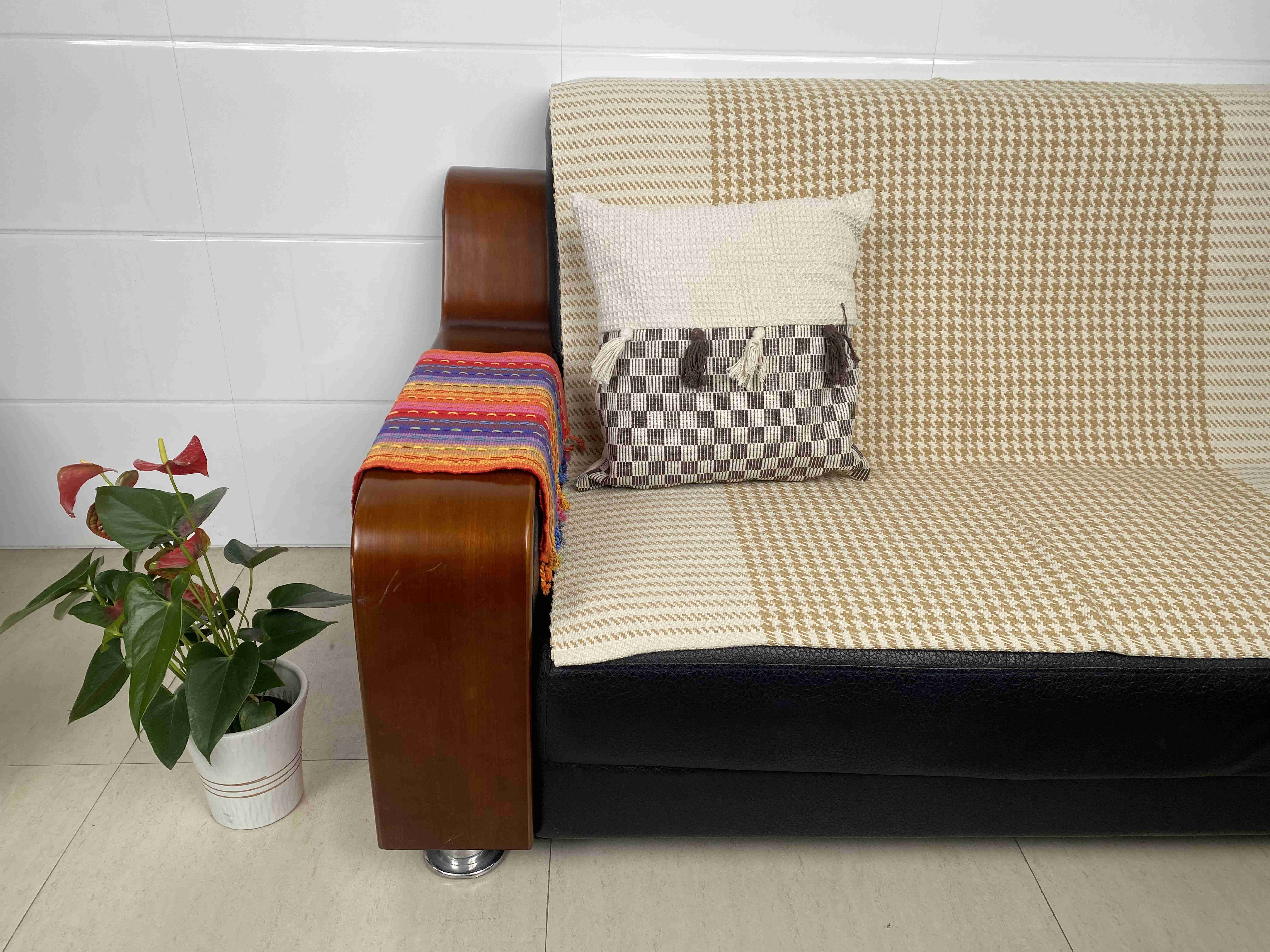 Chic Living Room Accent Cushions Comfortable and Long-Lasting Fabric with Natural Look