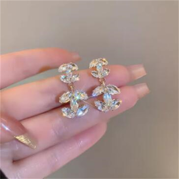 Advanced Fashion Sense Shiny Letter For Women Girls Minimalist Versatile Earrings Jewelry Accessories Gifts With Box Free shipping