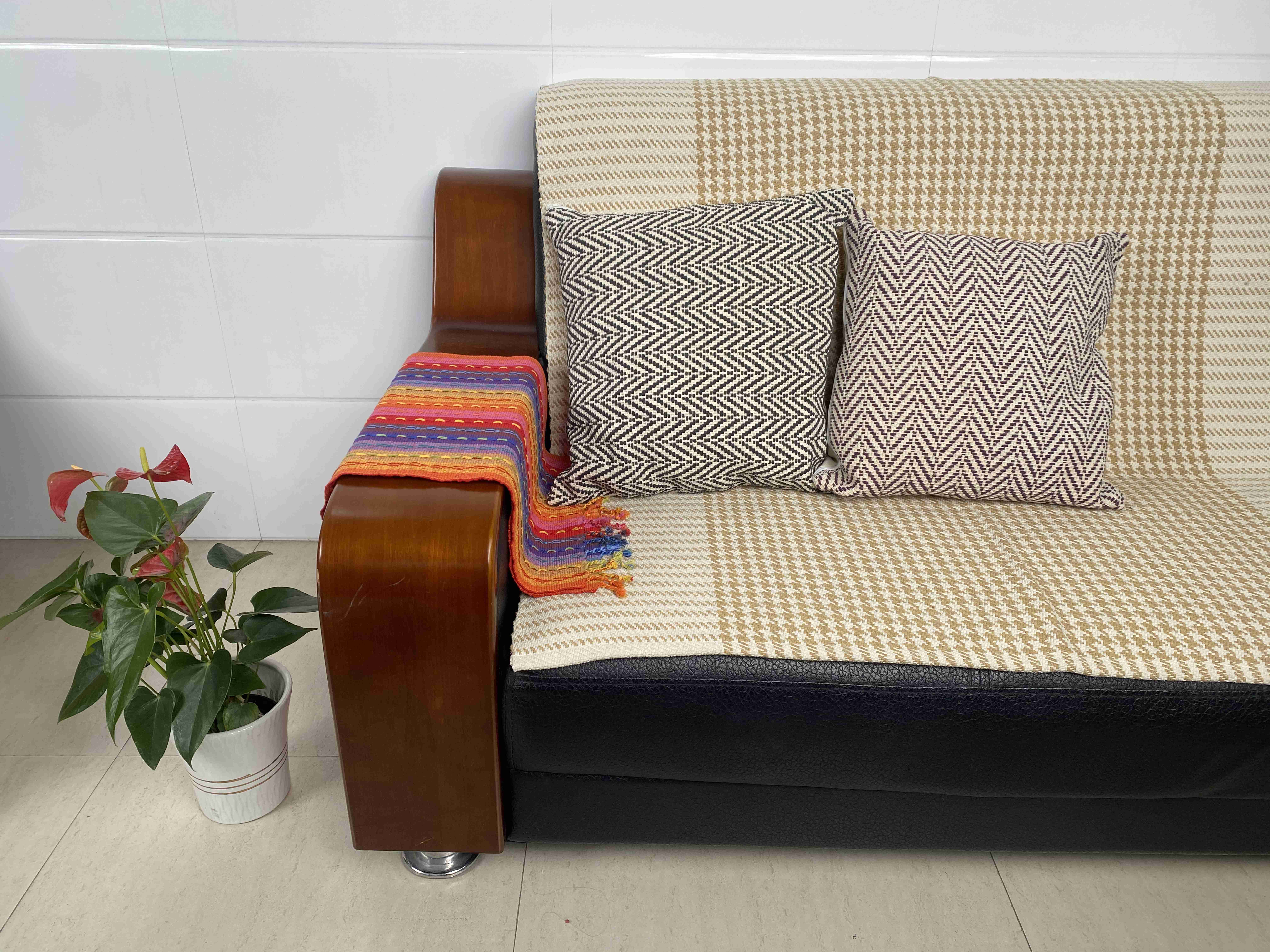 Elegant Fabric Cushion Set for Living Rooms - Comfortable and Timeless Style