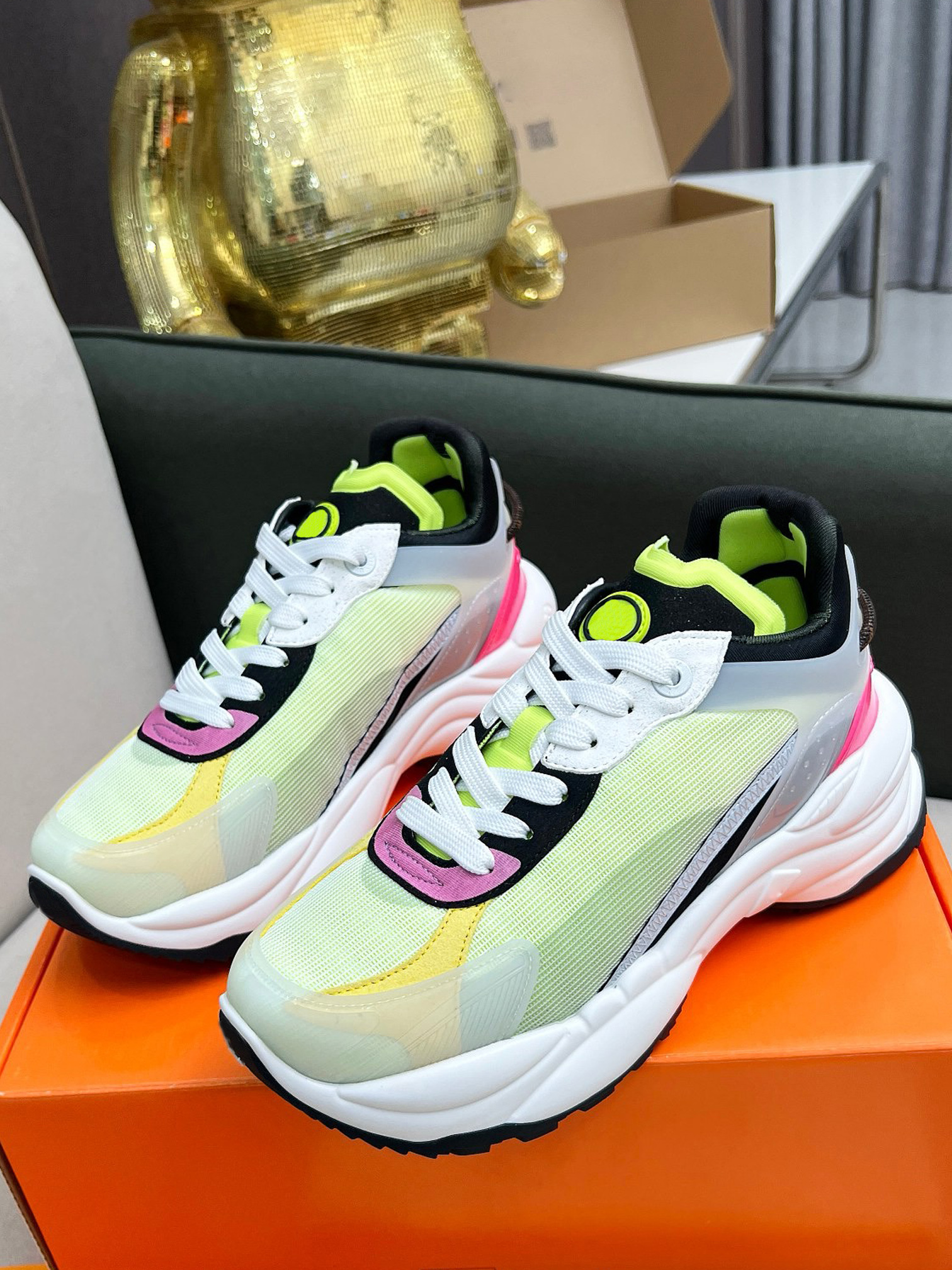 Run55 series womens height increasing sports shoes modern casual shoes top level version breathable mesh fabric upper super thick soft foam insole Designer shoes