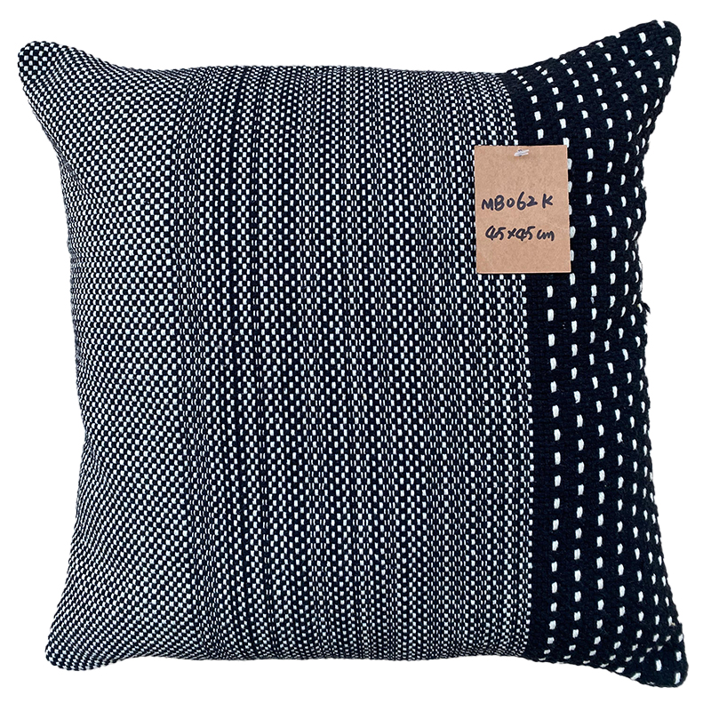 Long-Lasting Chic Cushion Covers - Premium Quality Fabric with Natural Texture fort
