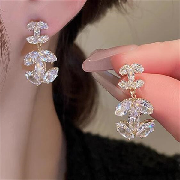Advanced Fashion Sense Shiny Letter For Women Girls Minimalist Versatile Earrings Jewelry Accessories Gifts With Box Free shipping