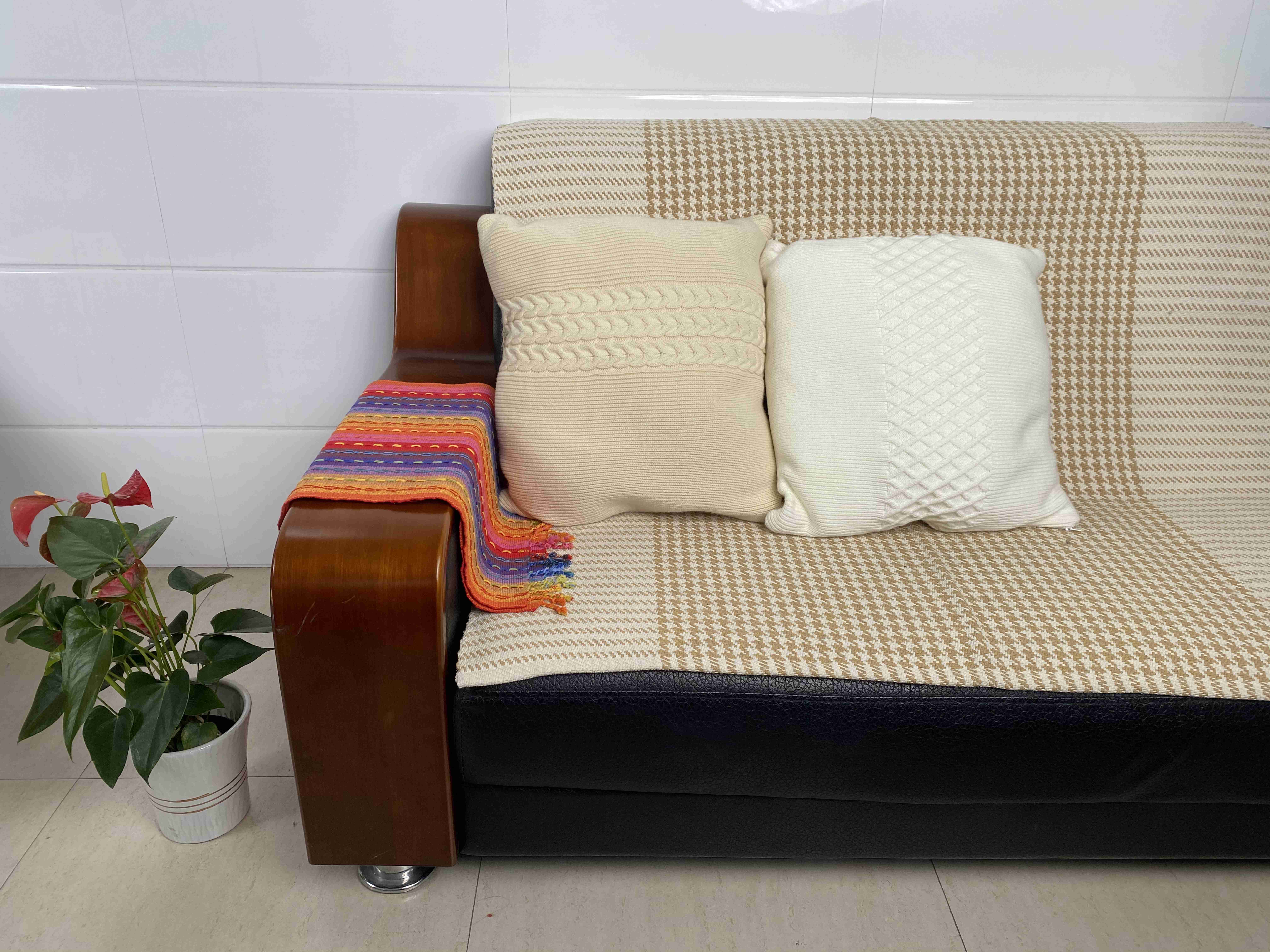 Elegant Chic Fabric Cushions for Living Rooms - Durable Natural Texture Finish