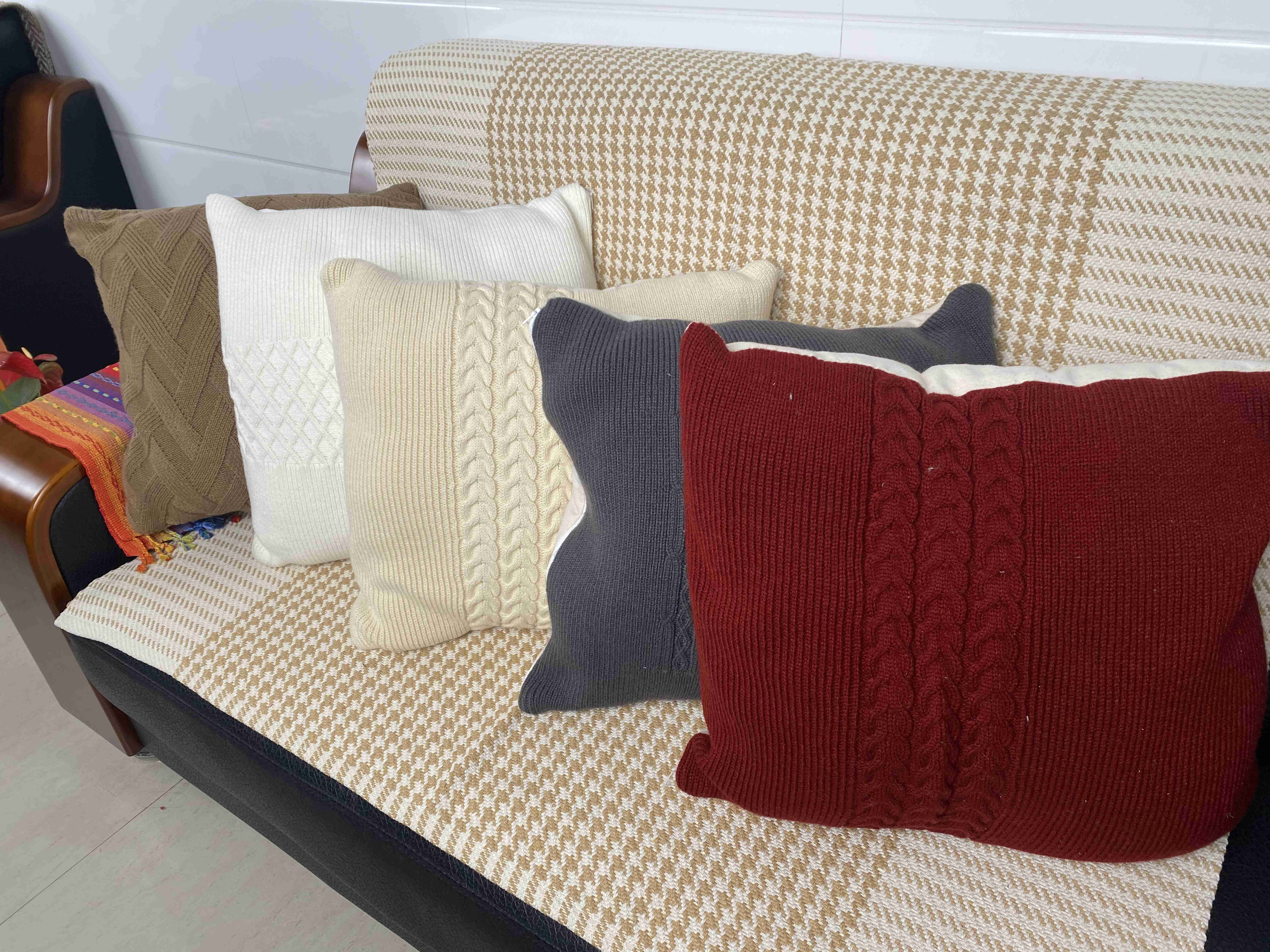 Long-Lasting Living Room Cushions for Stylish Accent Durable Fabric with Texture
