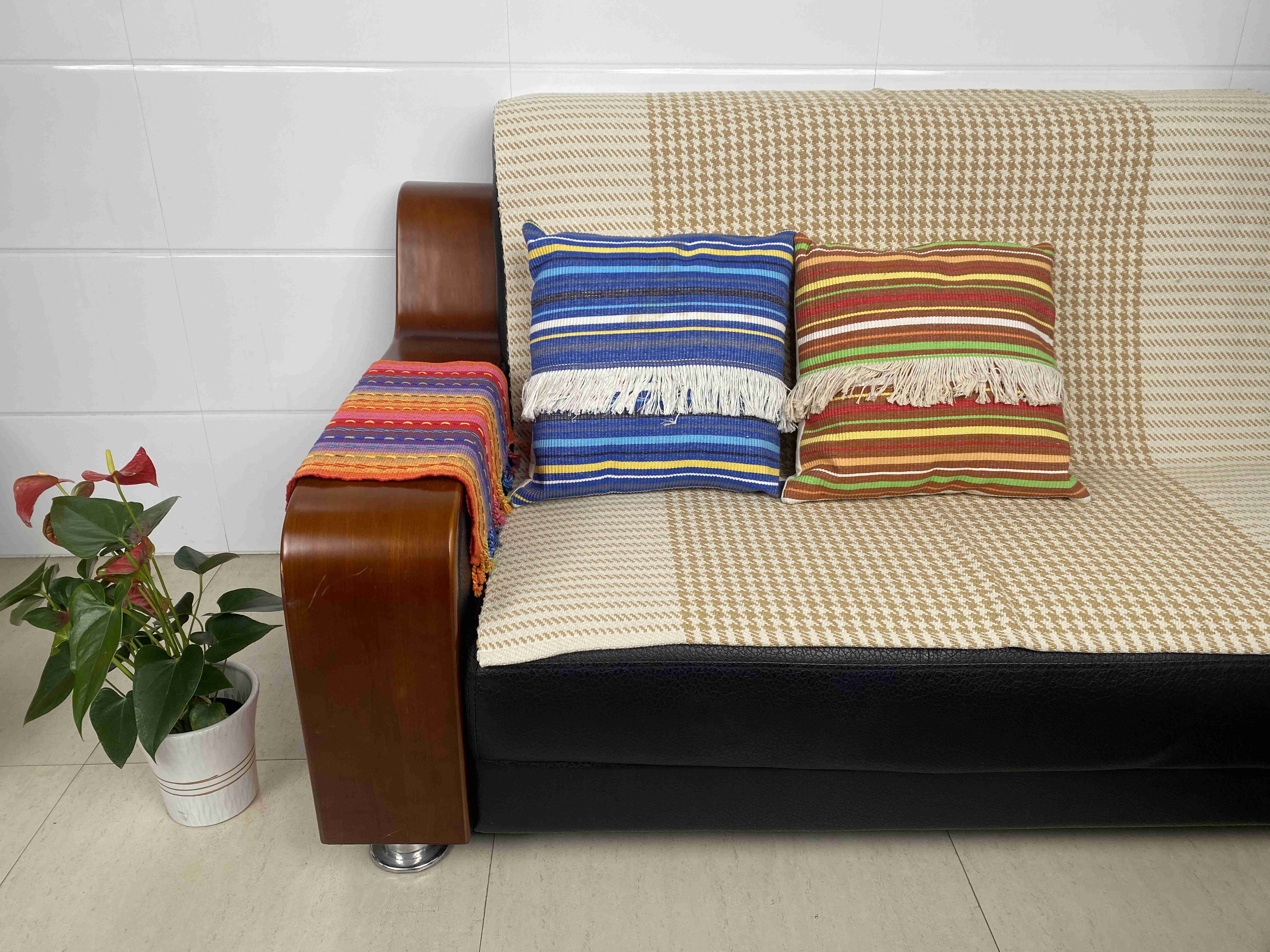 Durable Versatile Fabric Cushions - Perfect for Chic Living Room Decor with Natural Textures