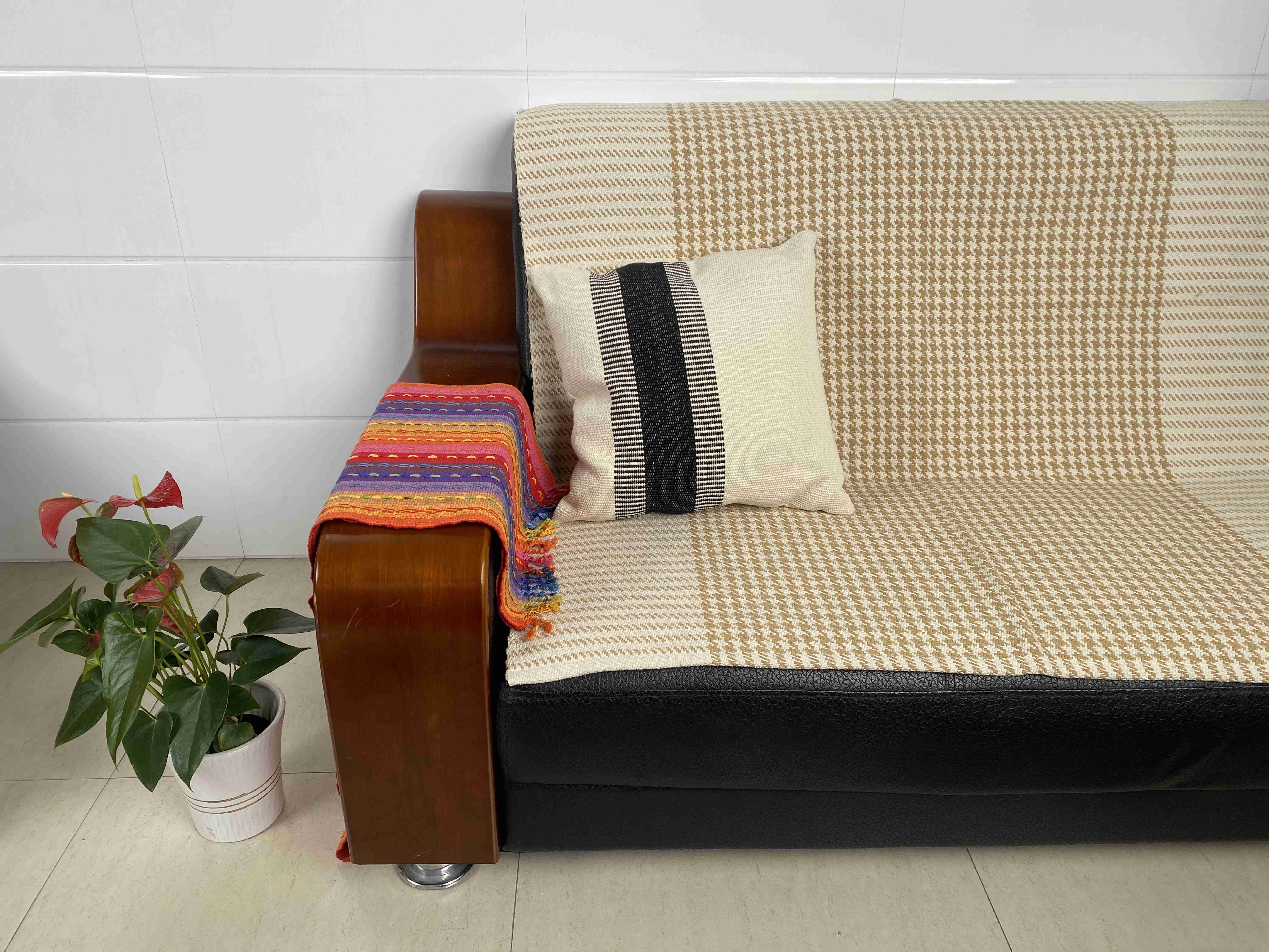 Chic Living Room Accents - Versatile & Long-Lasting Fabric Cushions with Natural Textured Finish