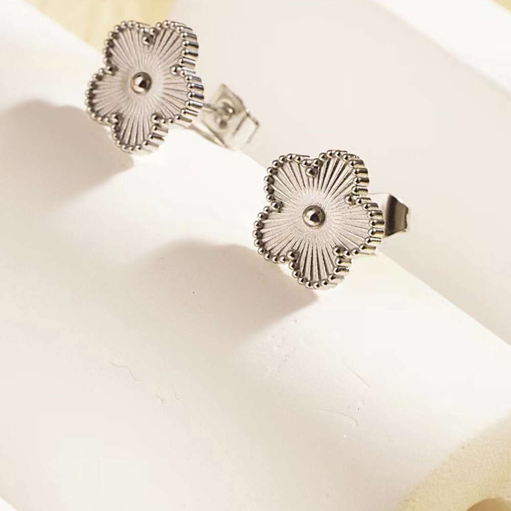 Internet celebrity temperament stainless steel lucky clover for women, versatile and fashionable high-end wer earrings accessories
