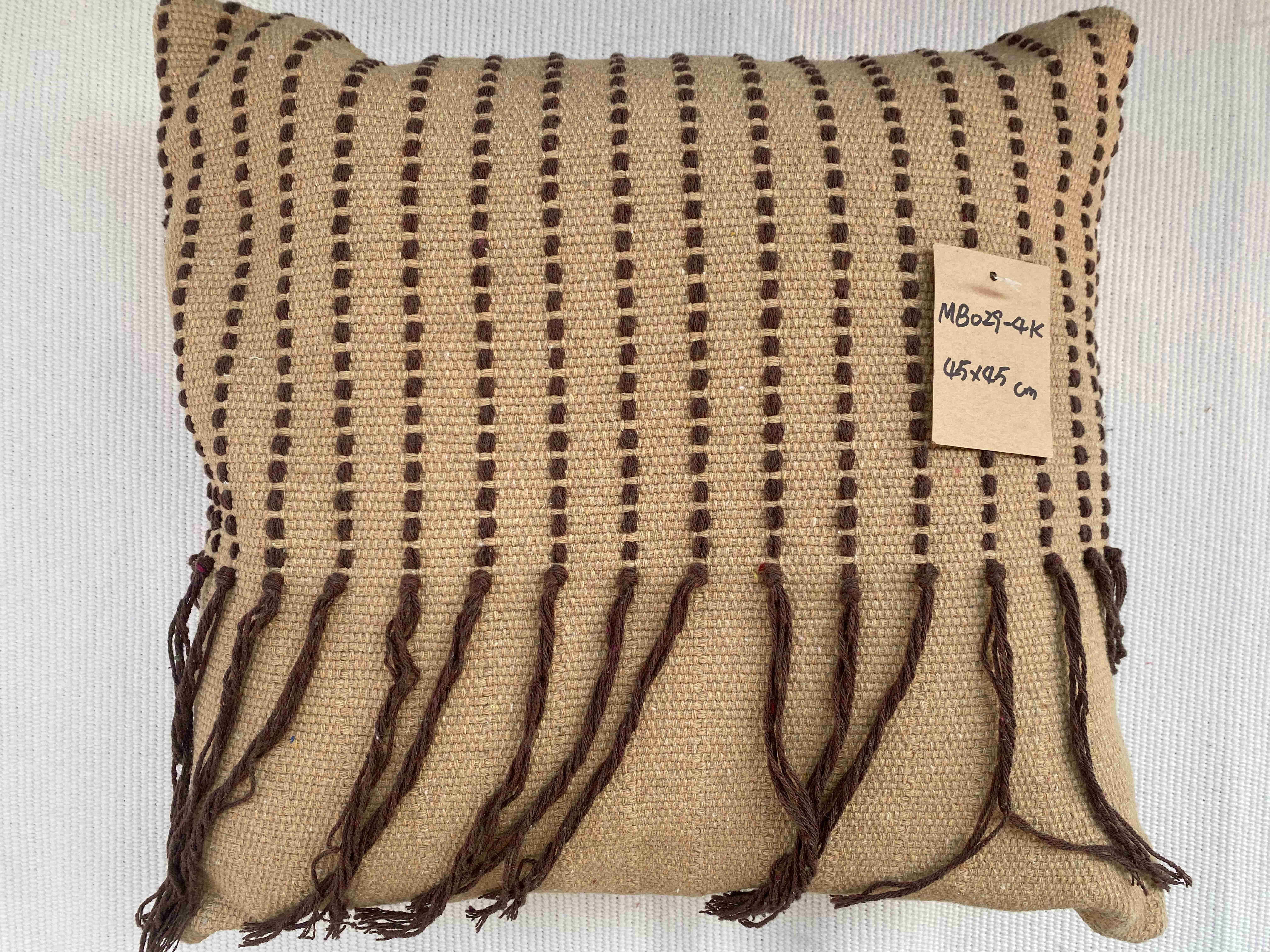 Living Room Essentials Elegant Breathable Fabric Cushions with Handwoven Design