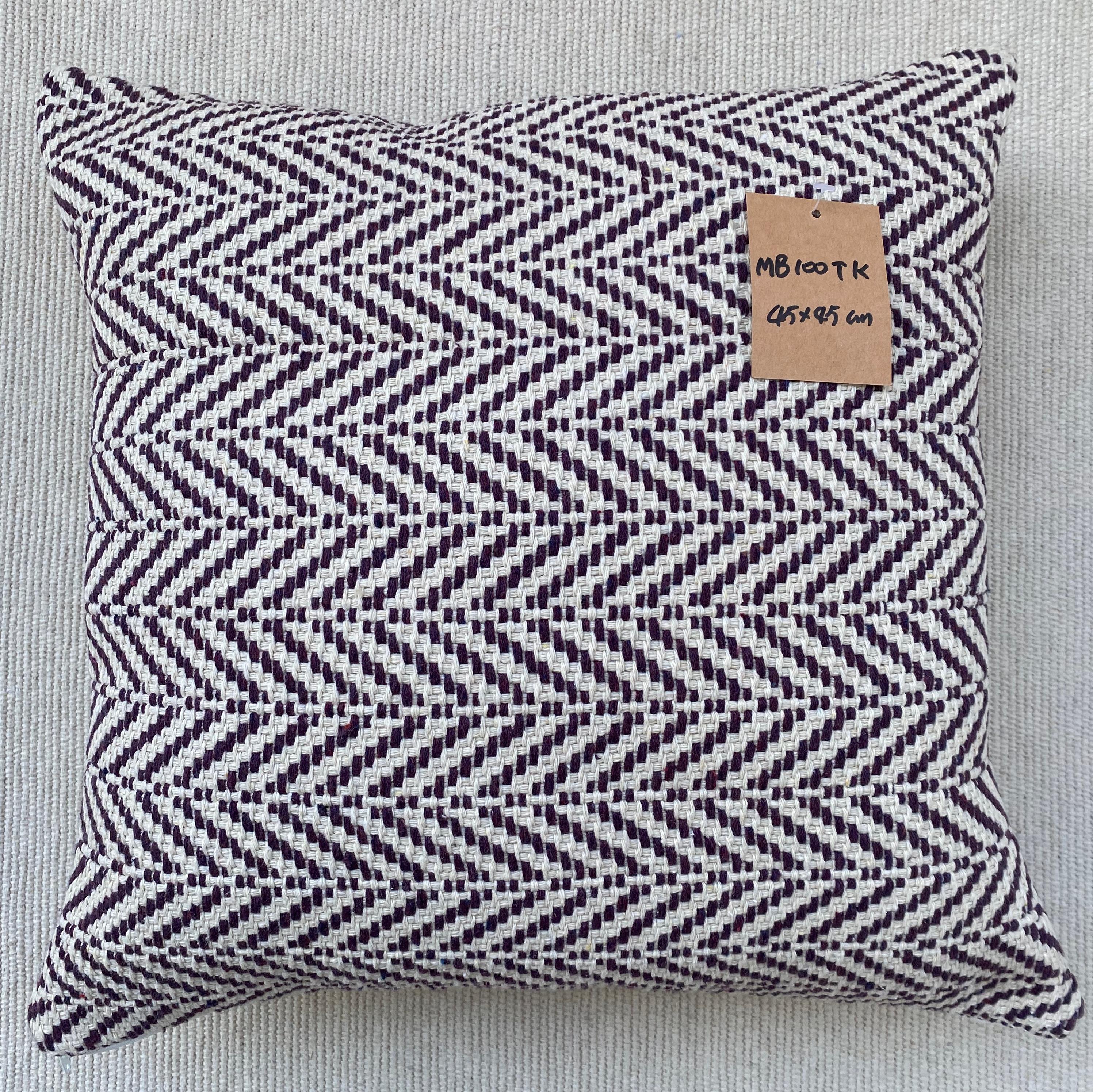 Elegant Fabric Cushion Set for Living Rooms - Comfortable and Timeless Style