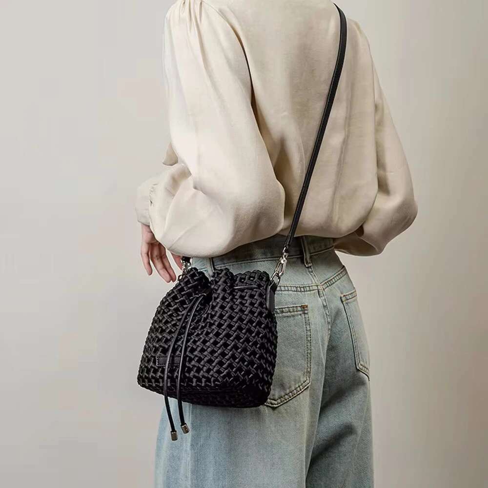 Annmouler Hand-Woven Handbag For Women Mini Knot Designer Woven Black Bucket Bag With 2 Shoulder Straps