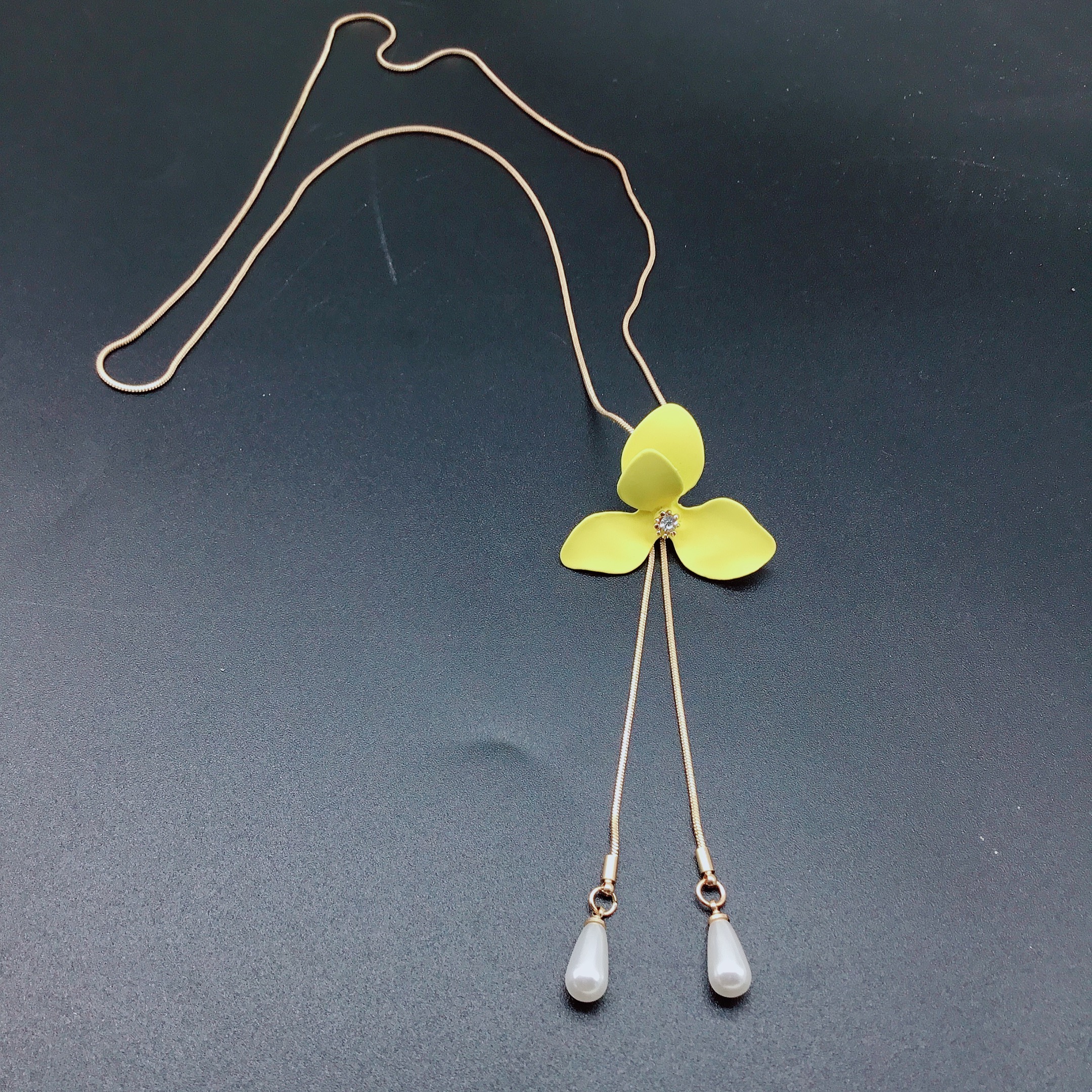 Chic Fall and Winter Chains Featuring Crystals, Pearls, and Tassels - Versatile Layering Accessories for Outerwear