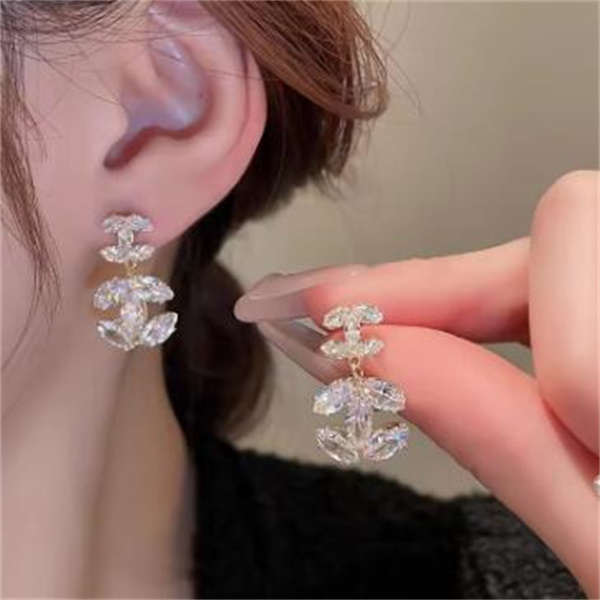 Advanced Fashion Sense Shiny Letter For Women Girls Minimalist Versatile Earrings Jewelry Accessories Gifts With Box Free shipping