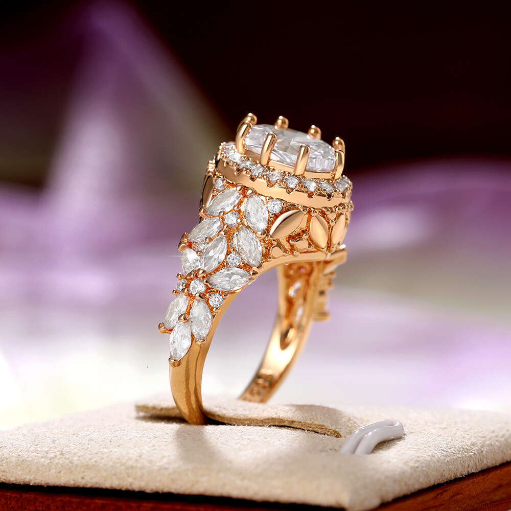 Luxurious Zircon Women's Full Diamond Micro Inlaid Wedding Ring