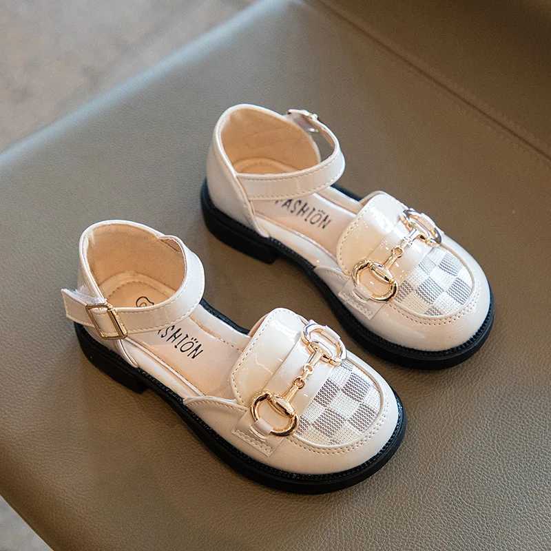 Sandals Girls Sandals Bao Head Summer Small Leather Shoes 2024 New Soft Sold Princess Non-slip Girls Breathable Single ShoesY2501168HT5