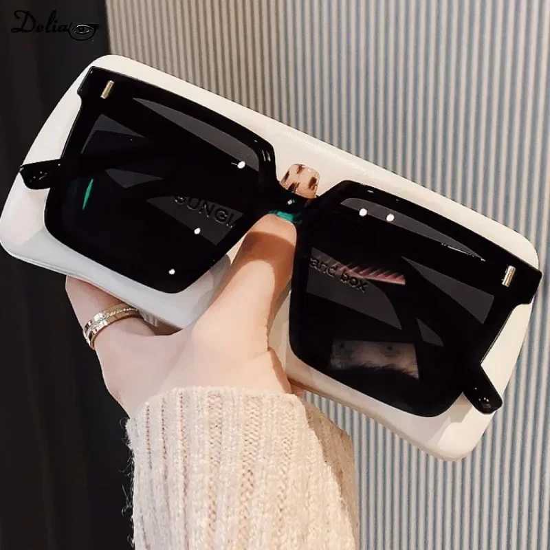 Fashion R Square Sunglasses Large Frame with Integrated Lenses Men Women Travel Summer UV Protection Trend Sunglasses W250116