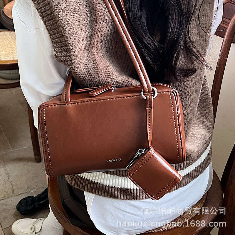 Korean Niche Armpit Bags New Trendy Bowling Simple Single Shoulder Commuting bag Casual Versatile Crossbody Bag Perfectly Matching With Everyday Outfi