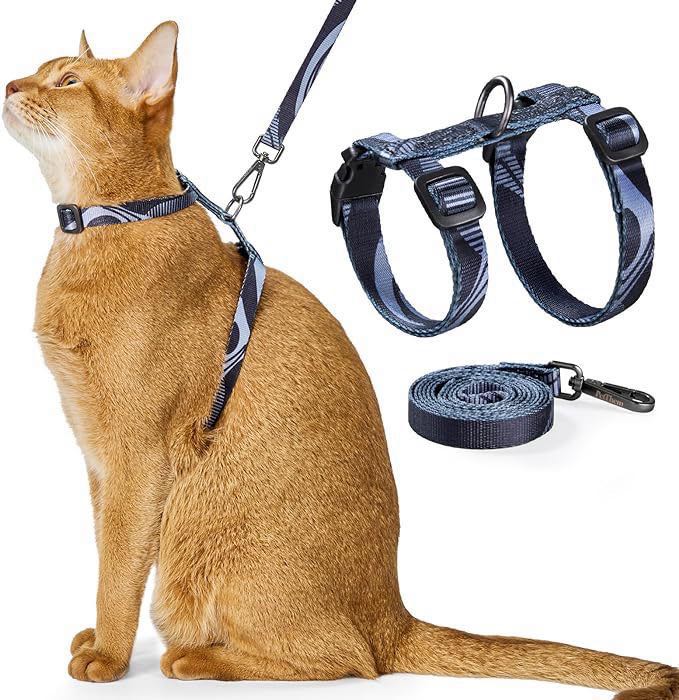 Adjustable soft vest shoulder strap for cats to protect them from slipping away. Colorful and perfect chest strap as a pet product